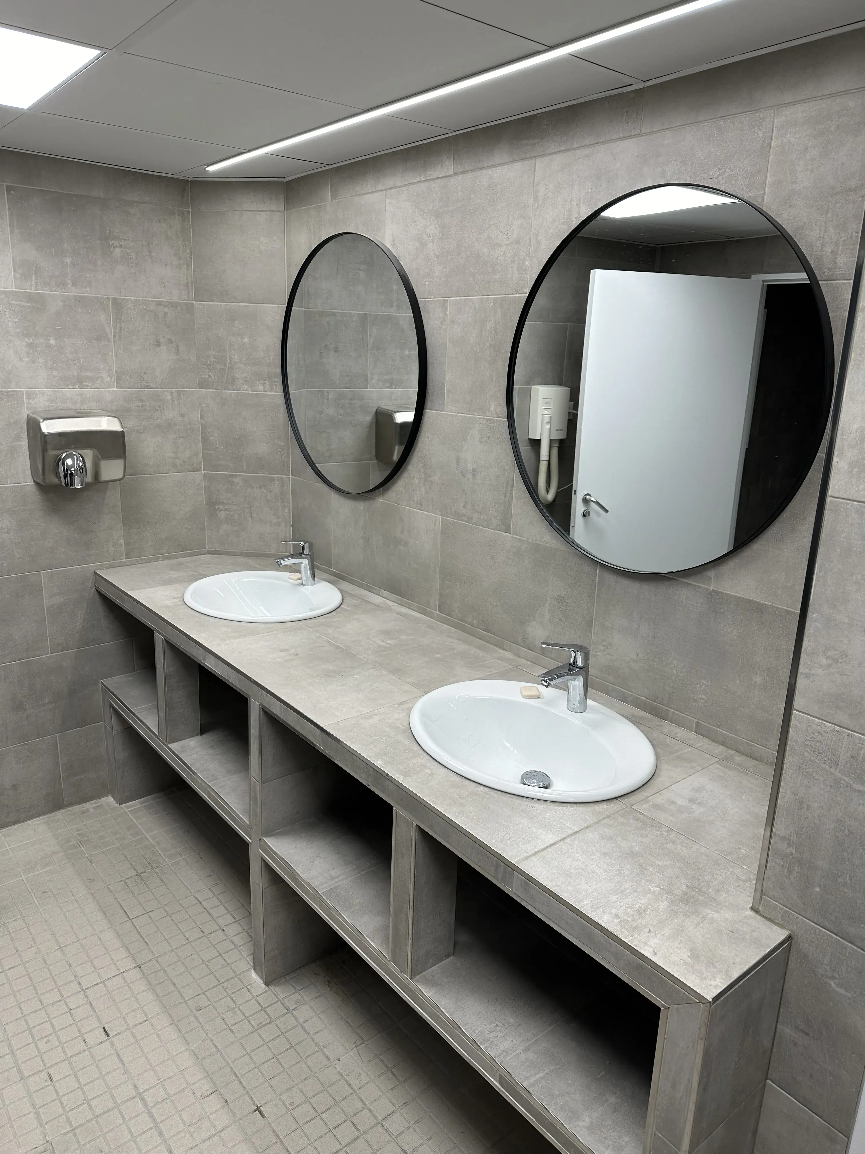 Rénovation d’un espace sanitaire professionnel à Saint-Ouen-sur-Seine